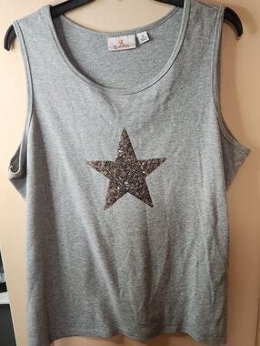 Quacker Factory Gray Sleeveless Tank Top Size 1X With Metallic Star